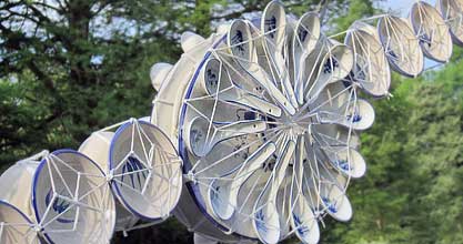 A drgon lantern of plates and spoons 